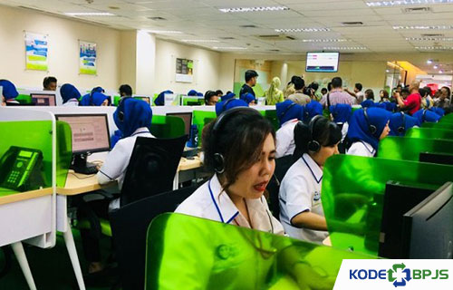 Menghubungi lewat Call Center